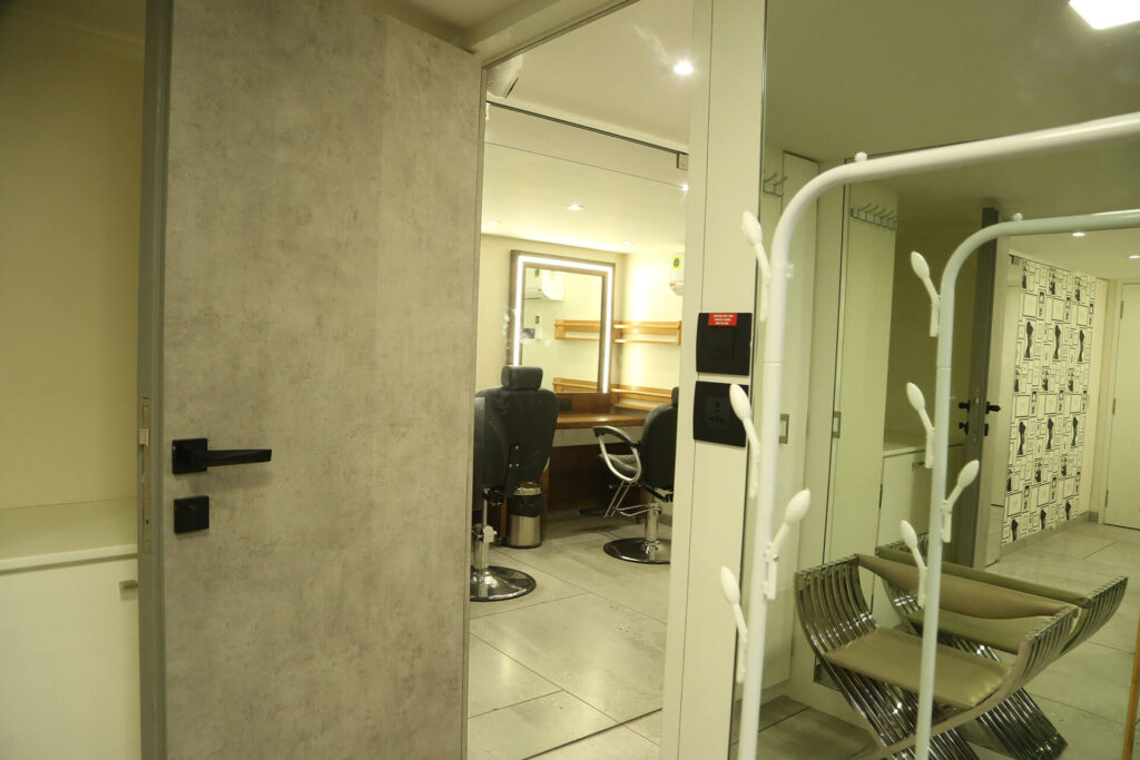 re-glam-makeover-room-01