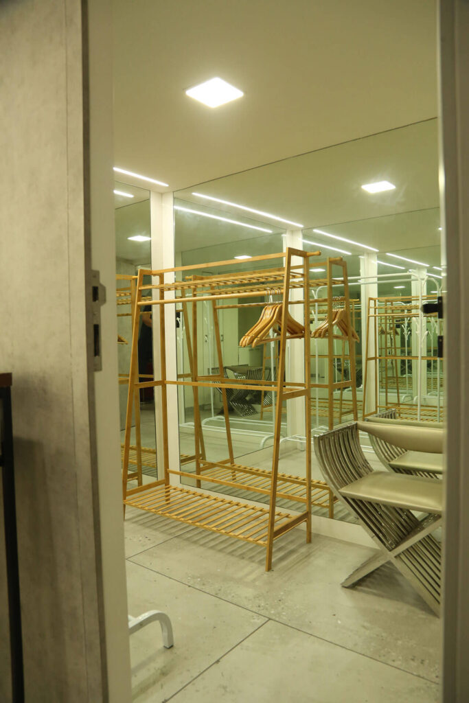 re-glam-makeover-room-06